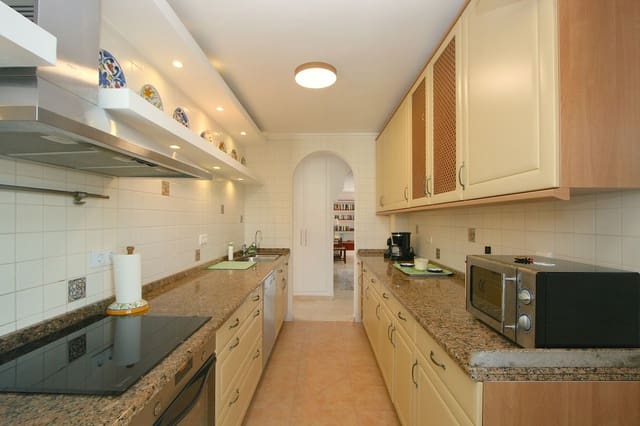 4 sovrum Takvåning till salu i Fuengirola med pool - 1 300 000 € (Ref: 9536457)