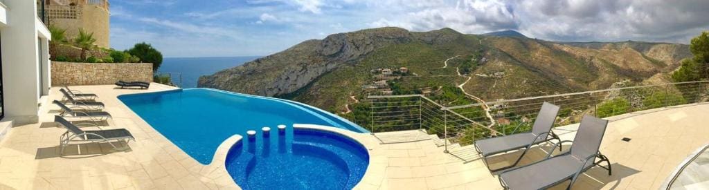 Villa for sale in Javea / Xabia - € 2,750,000 (Ref: 9536797)
