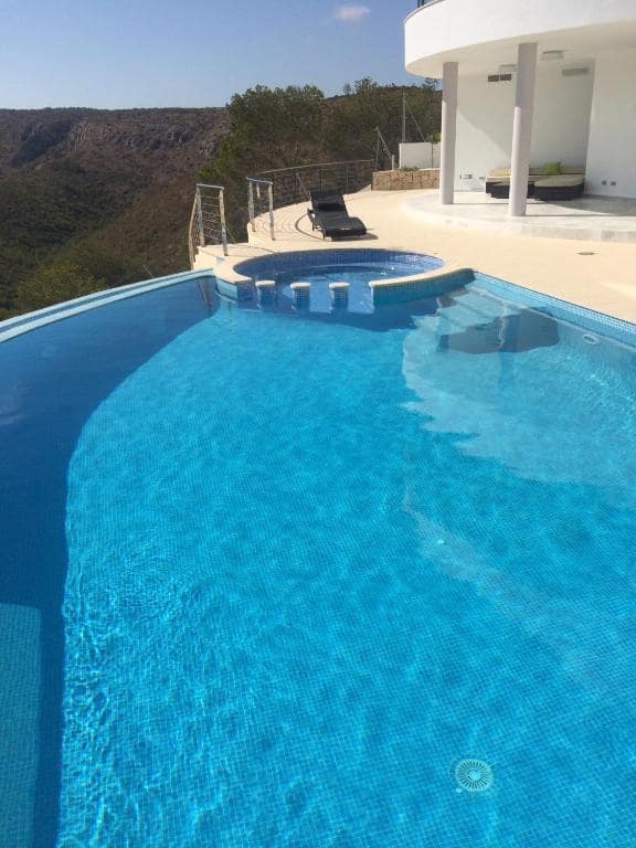 Villa for sale in Javea / Xabia - € 2,750,000 (Ref: 9536797)
