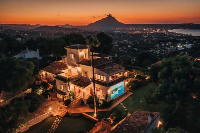 7 bedroom Villa for sale in La Granadella  - Costa Nova, Javea / Xàbia with pool - € 1,600,000 (Ref: 9536798)