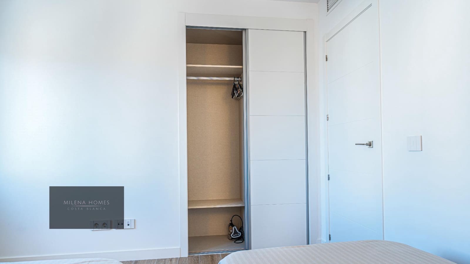 2 slaapkamer Appartement te koop in Torrevieja met zwembad garage - € 559.000 (Ref: 9542350)