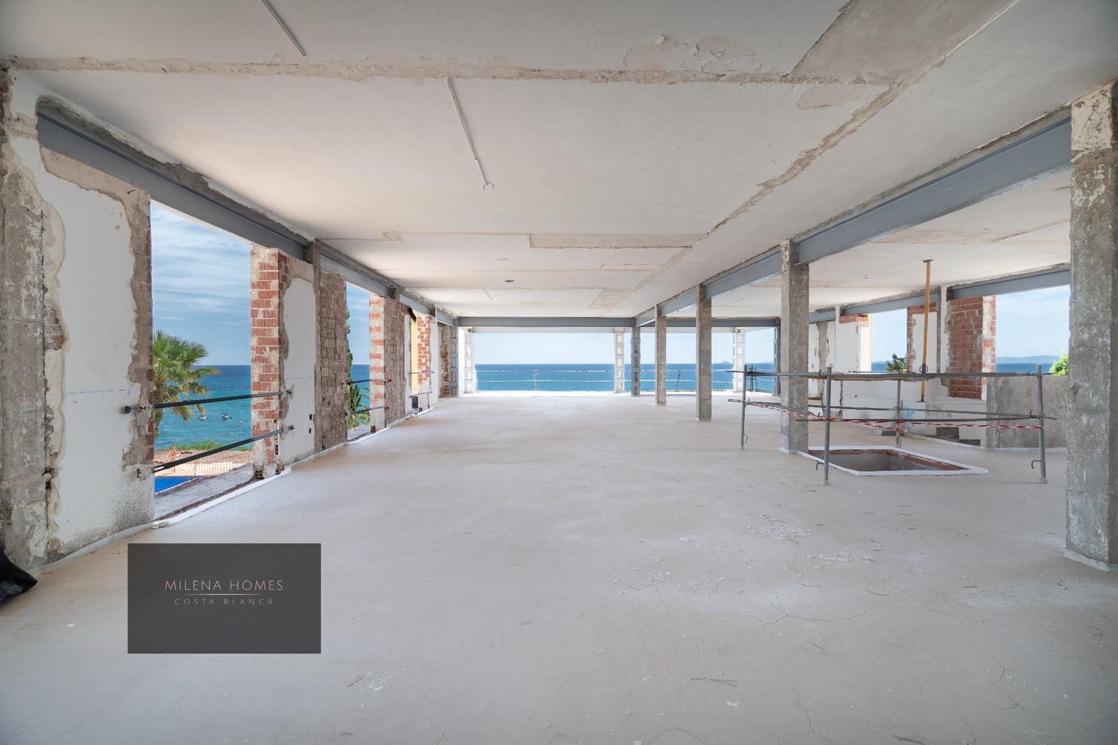 Chalet de 8 habitaciones en Cabo Roig en venta - 2.400.000 € (Ref: 9542351)