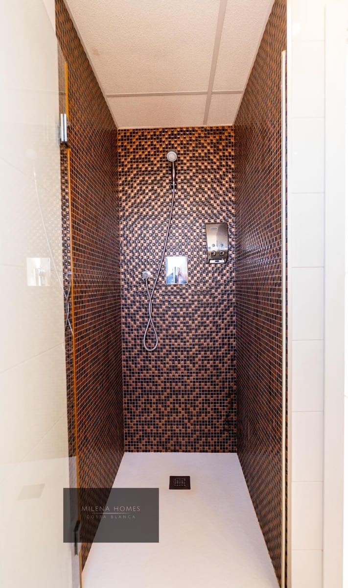 3 soveværelse Penthouse til salg i Torrevieja med swimmingpool garage - € 810.000 (Ref: 9542354)