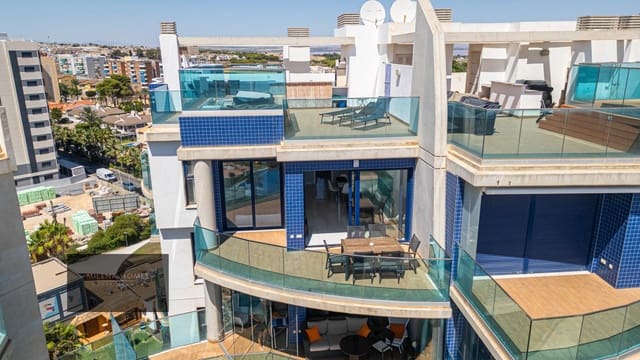 3 sypialnia Penthouse na sprzedaż w Punta Prima, Torrevieja z basenem garażem - 810 000 € (Ref: 9542354)