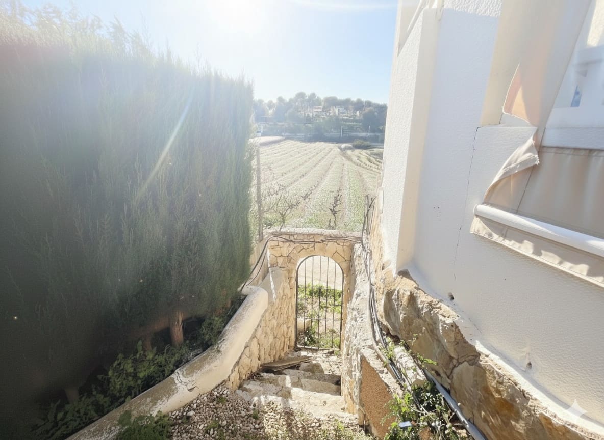 5 bedroom Villa for sale in Moraira - € 770,000 (Ref: 9542541)