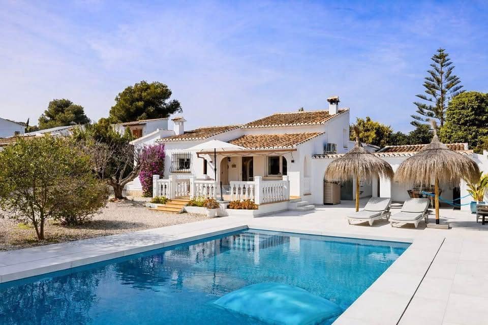 4 bedroom Villa for sale in Javea / Xabia - € 895,000 (Ref: 9542888)