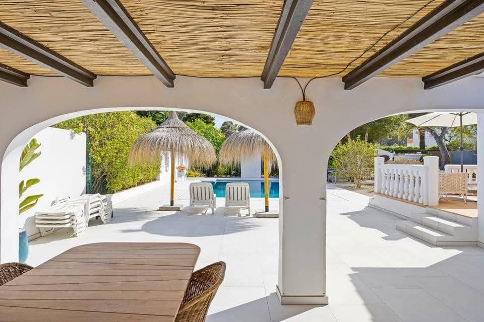 4 bedroom Villa for sale in Javea / Xabia - € 895,000 (Ref: 9542888)