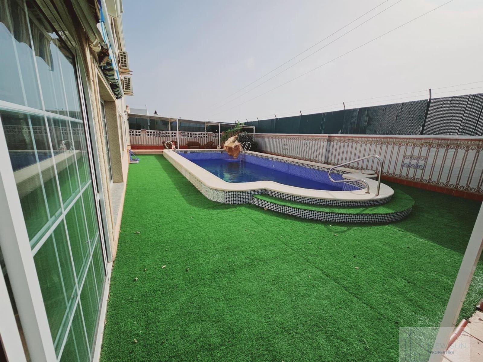 5 sovrum Villa till salu i Torrevieja med pool - 689 000 € (Ref: 9550832)