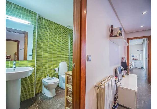 4 soverom Hus til salgs i Guardamar Playa, Guardamar del Segura med svømmebasseng - € 550 000 (Ref: 9550834)