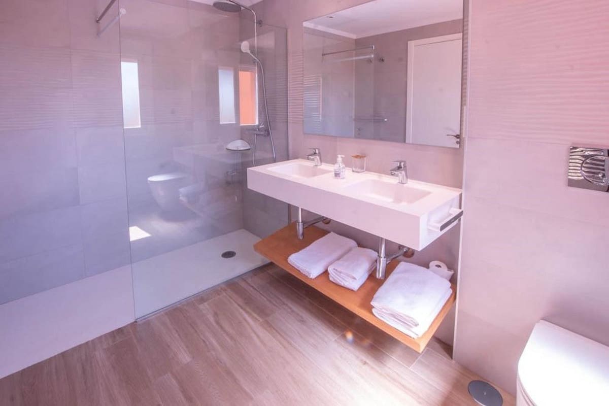 3 chambre Maison de Ville à vendre à Benahavis avec piscine - 670 000 € (Ref: 9562168)