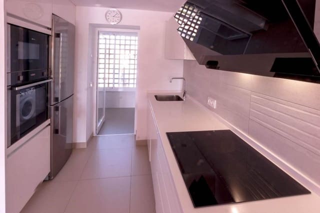 3 chambre Maison de Ville à vendre à El Paraíso, Benahavís avec piscine - 670 000 € (Ref: 9562168)