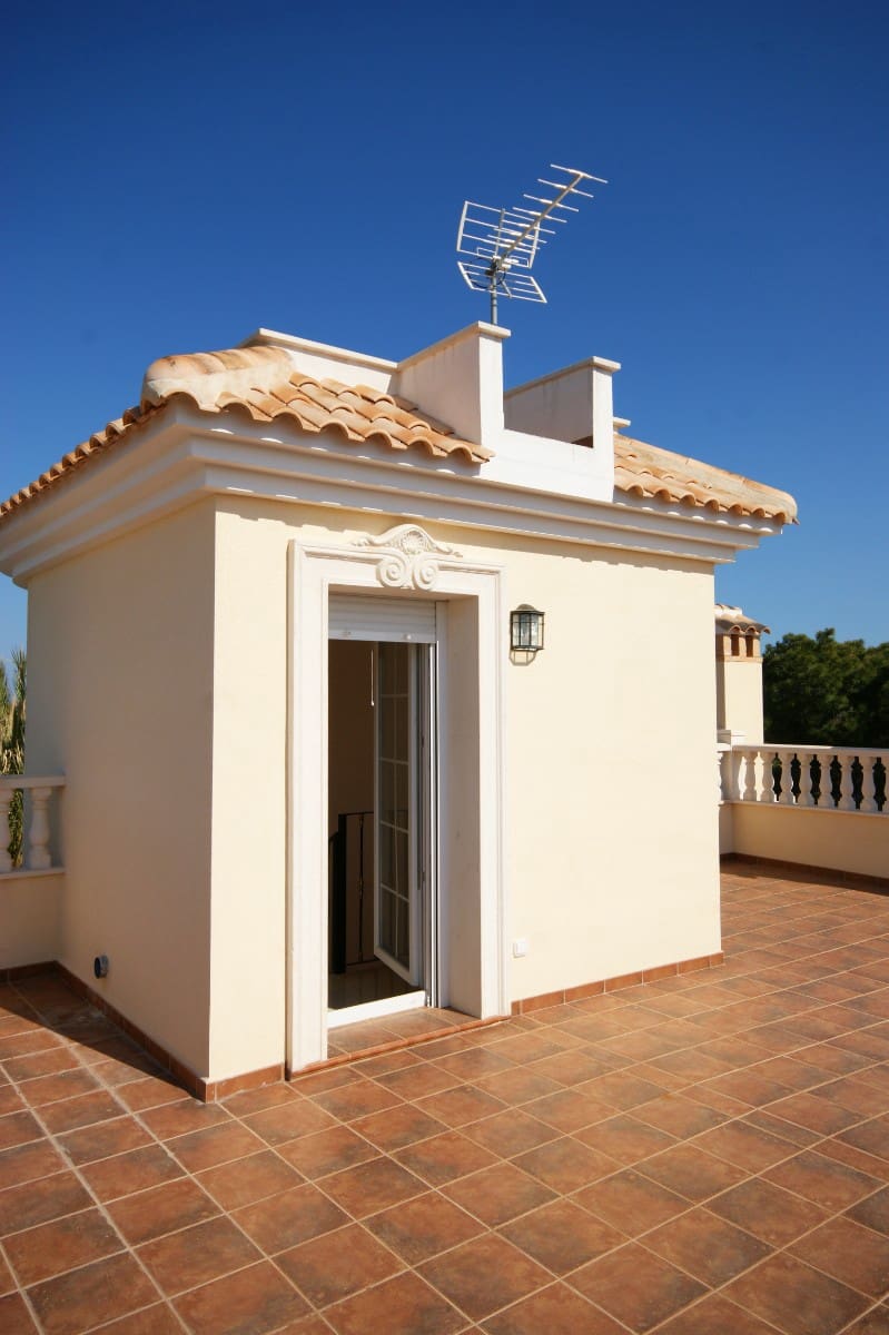 4 makuuhuone Huvila myytävänä paikassa Cabo Roig mukana uima-altaan - 910 000 € (Ref: 9564086)