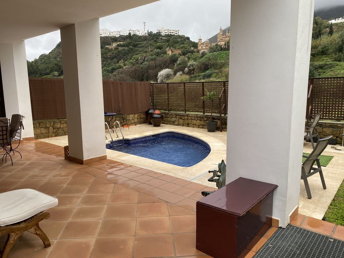 3 soveværelse Villa til salg i Benalmadena med swimmingpool - € 799.000 (Ref: 9570327)
