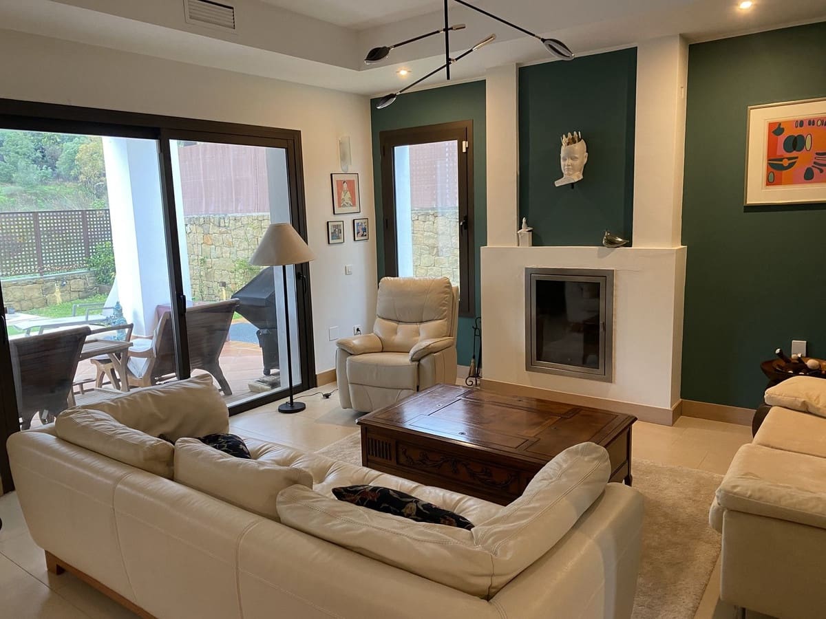 3 bedroom Villa for sale in Benalmadena with pool - € 799,000 (Ref: 9570327)