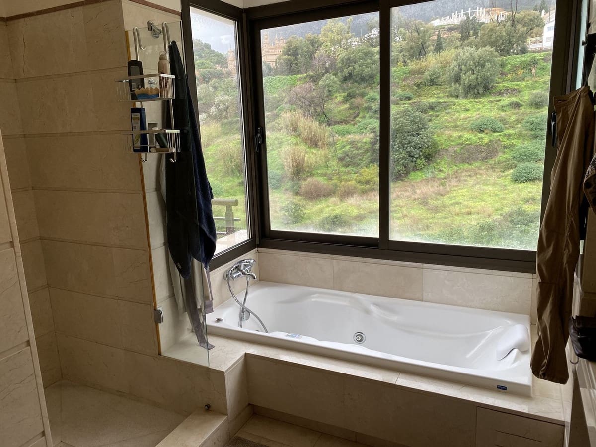 3 bedroom Villa for sale in Benalmadena with pool - € 799,000 (Ref: 9570327)