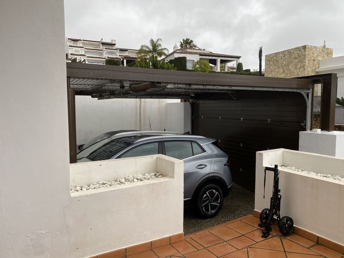 3 bedroom Villa for sale in Benalmadena with pool - € 799,000 (Ref: 9570327)