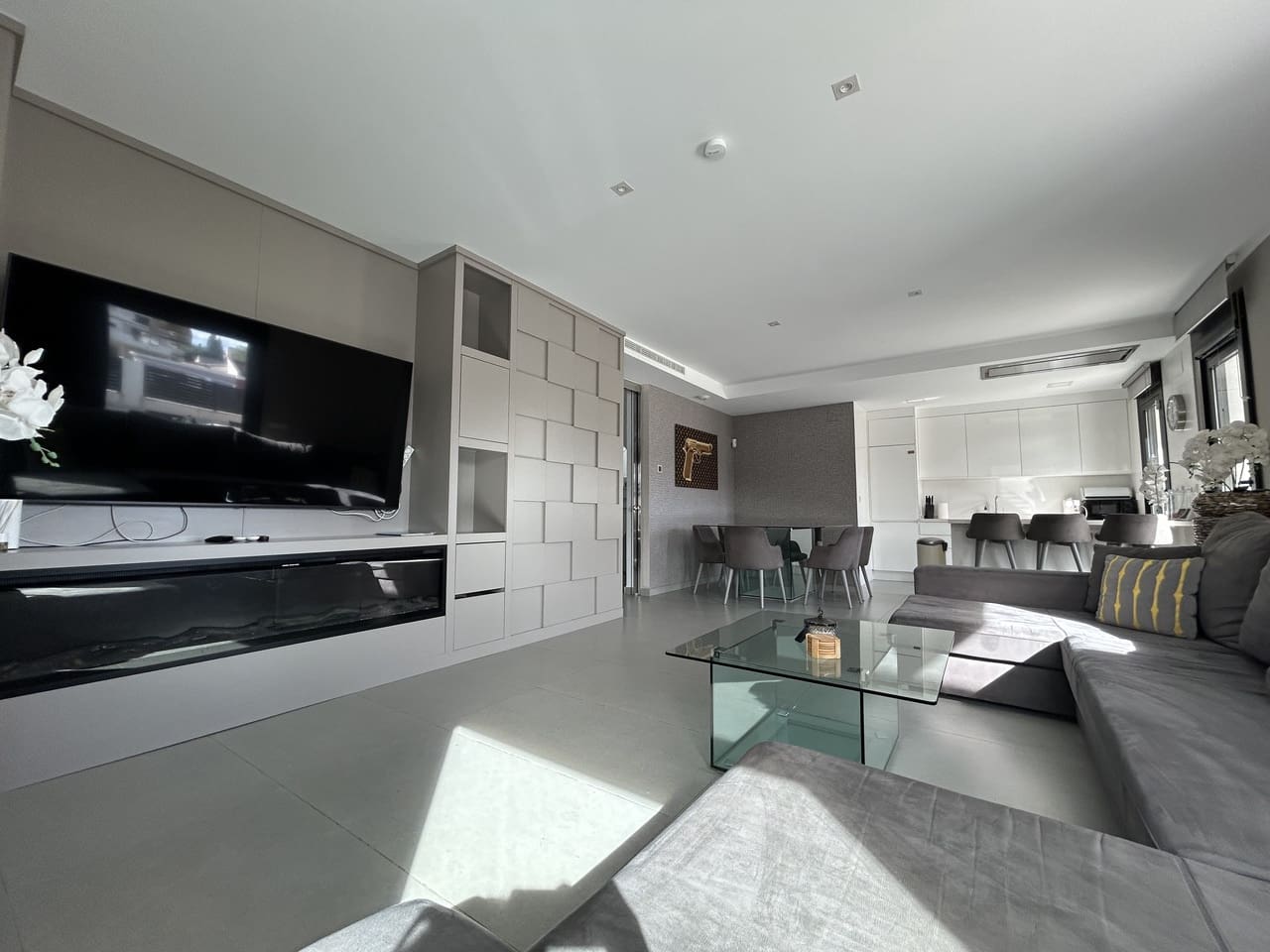 5 makuuhuone Huvila myytävänä paikassa Los Balcones mukana 
autotalli - 950 000 € (Ref: 9570673)