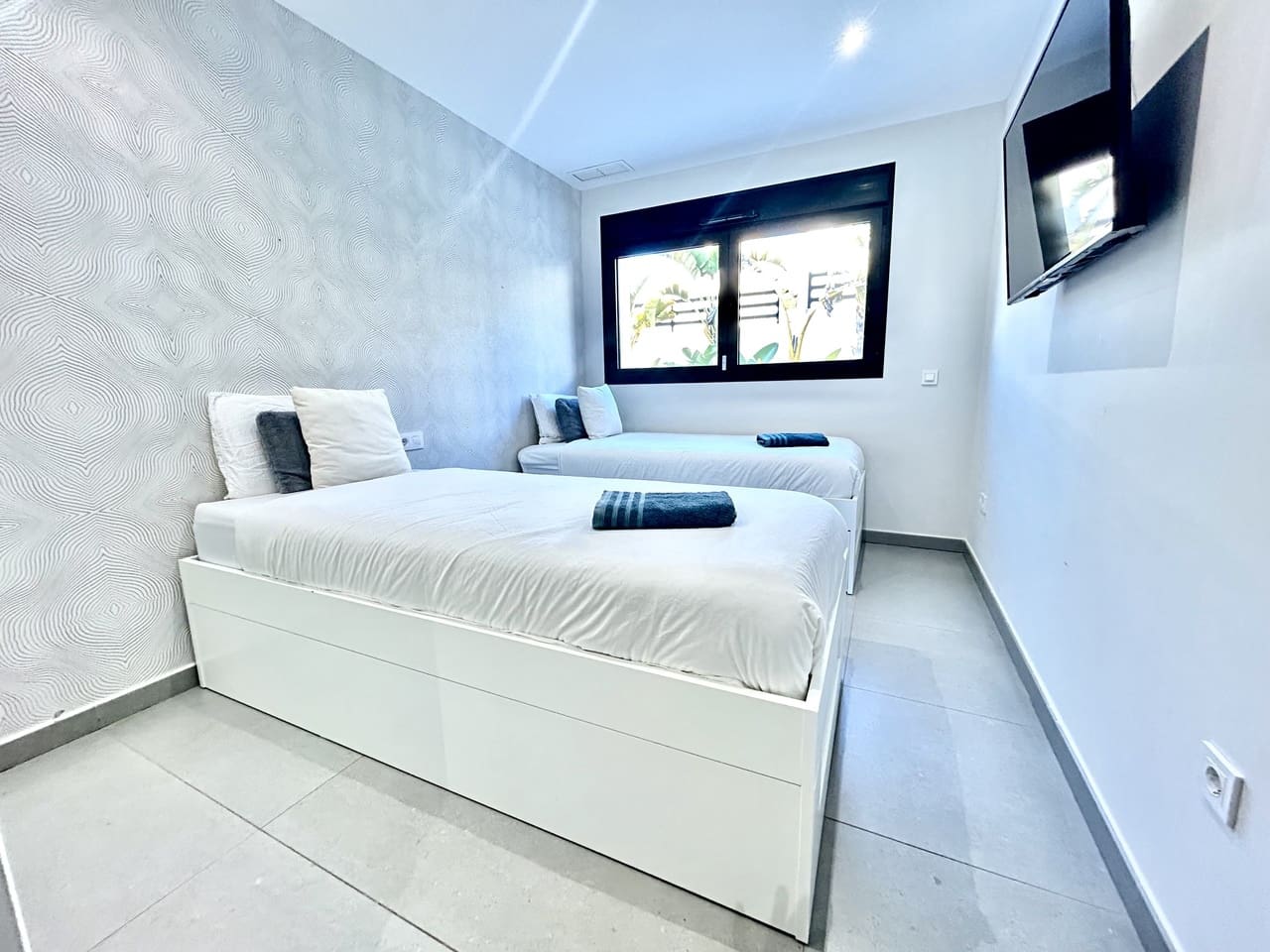 5 bedroom Villa for sale in Los Balcones with garage - € 849,950 (Ref: 9570673)