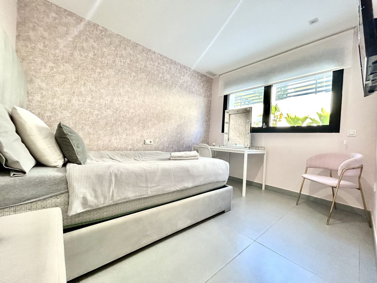 5 bedroom Villa for sale in Los Balcones with garage - € 849,950 (Ref: 9570673)