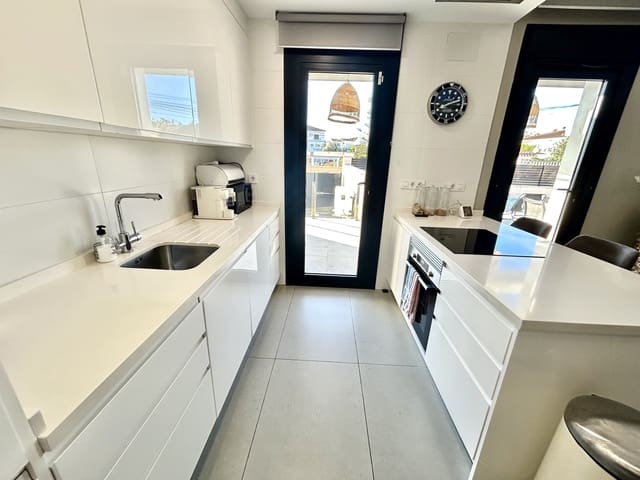 5 Zimmer Villa zu verkaufen in Los Balcones mit Garage - 849.950 € (Ref: 9570673)