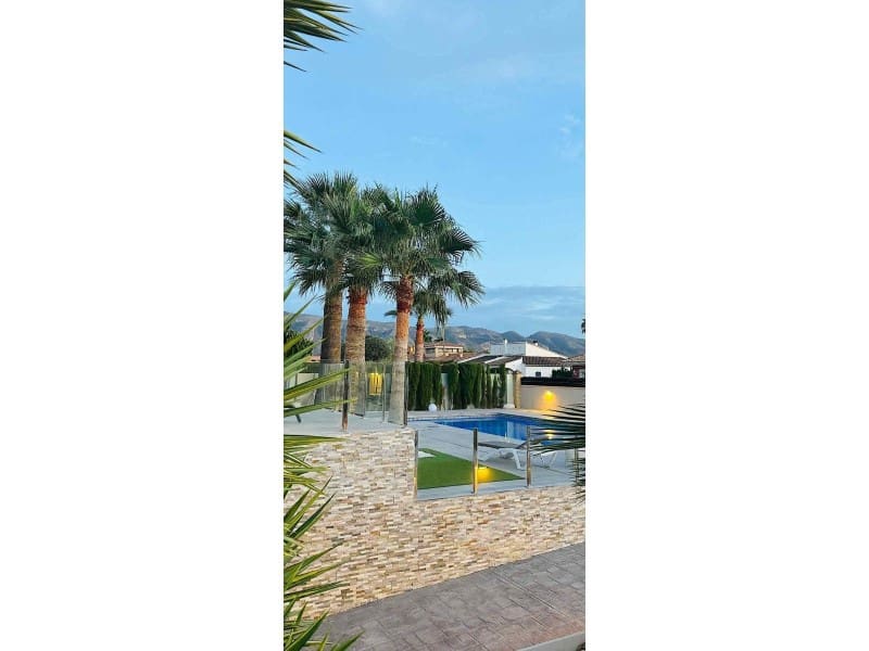 4 soveværelse Villa til salg i Alfaz del Pi / L'Alfas del Pi - € 1.195.000 (Ref: 9570675)