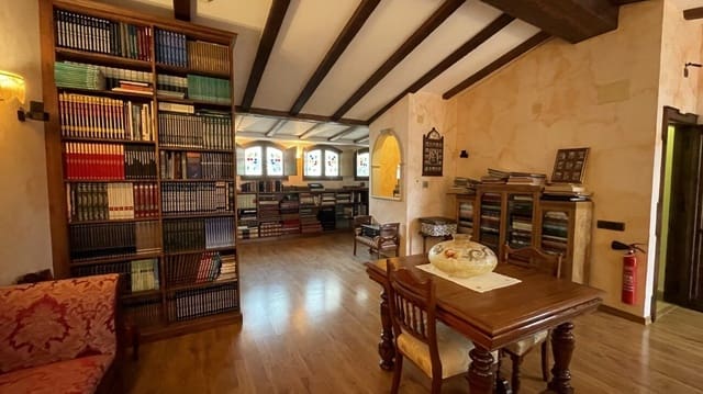 4 makuuhuone Omakotitalo myytävänä paikassa Centro - Muelle Pesquero, Torrevieja - 1 265 000 € (Ref: 9576863)