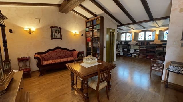 4 makuuhuone Omakotitalo myytävänä paikassa Centro - Muelle Pesquero, Torrevieja - 1 265 000 € (Ref: 9576863)