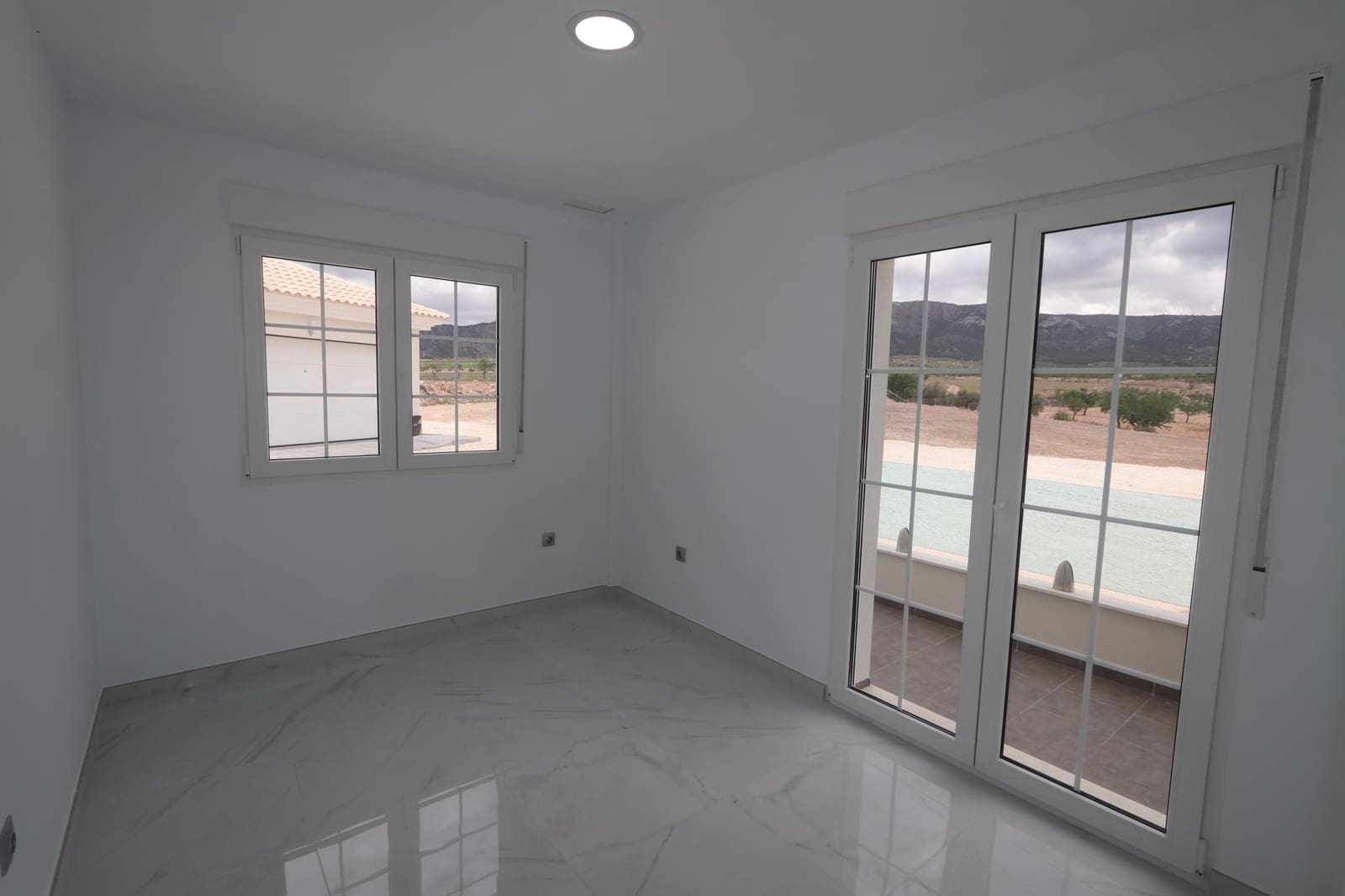 4 quarto Moradia para venda em Pinoso com piscina garagem - 423 000 € (Ref: 9583594)