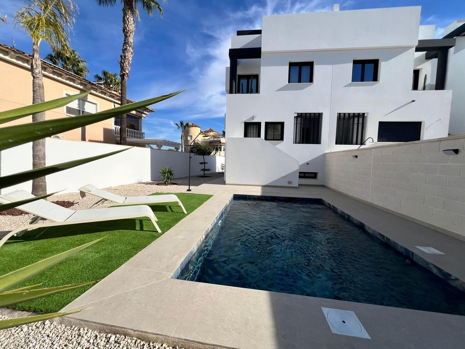 3 soverom Villa til salgs i Benferri med garasje - € 298 000 (Ref: 9583678)