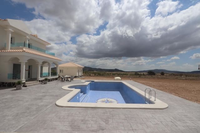 4 bedroom Villa for sale in Pinoso with pool garage - € 423,000 (Ref: 9583890)