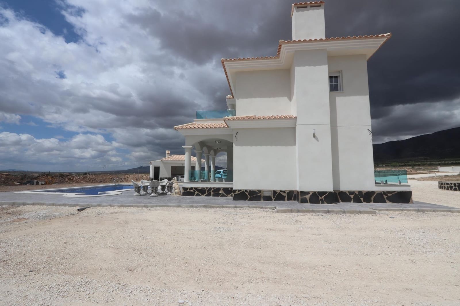 4 bedroom Villa for sale in Pinoso with pool garage - € 423,000 (Ref: 9583890)