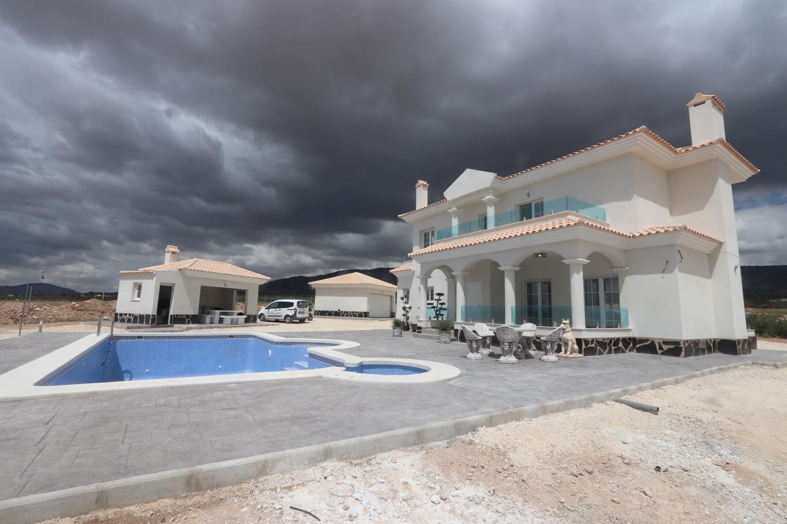 4 bedroom Villa for sale in Pinoso with pool garage - € 423,000 (Ref: 9583890)