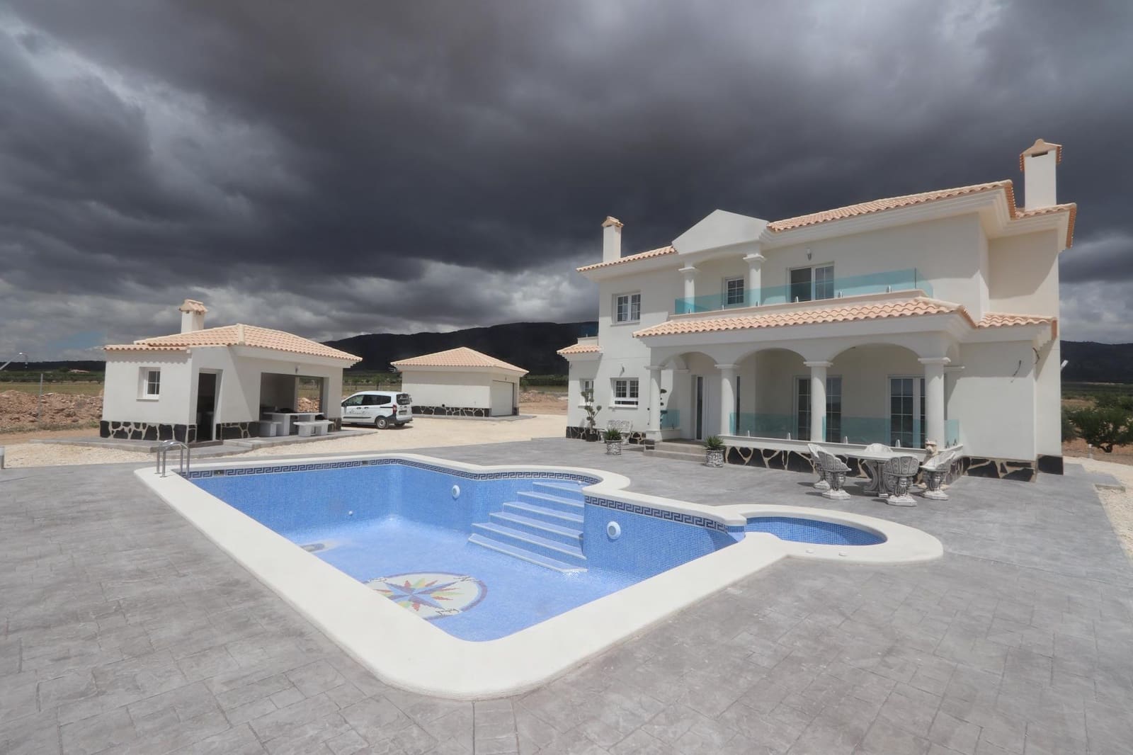 4 bedroom Villa for sale in Pinoso with pool garage - € 423,000 (Ref: 9583890)