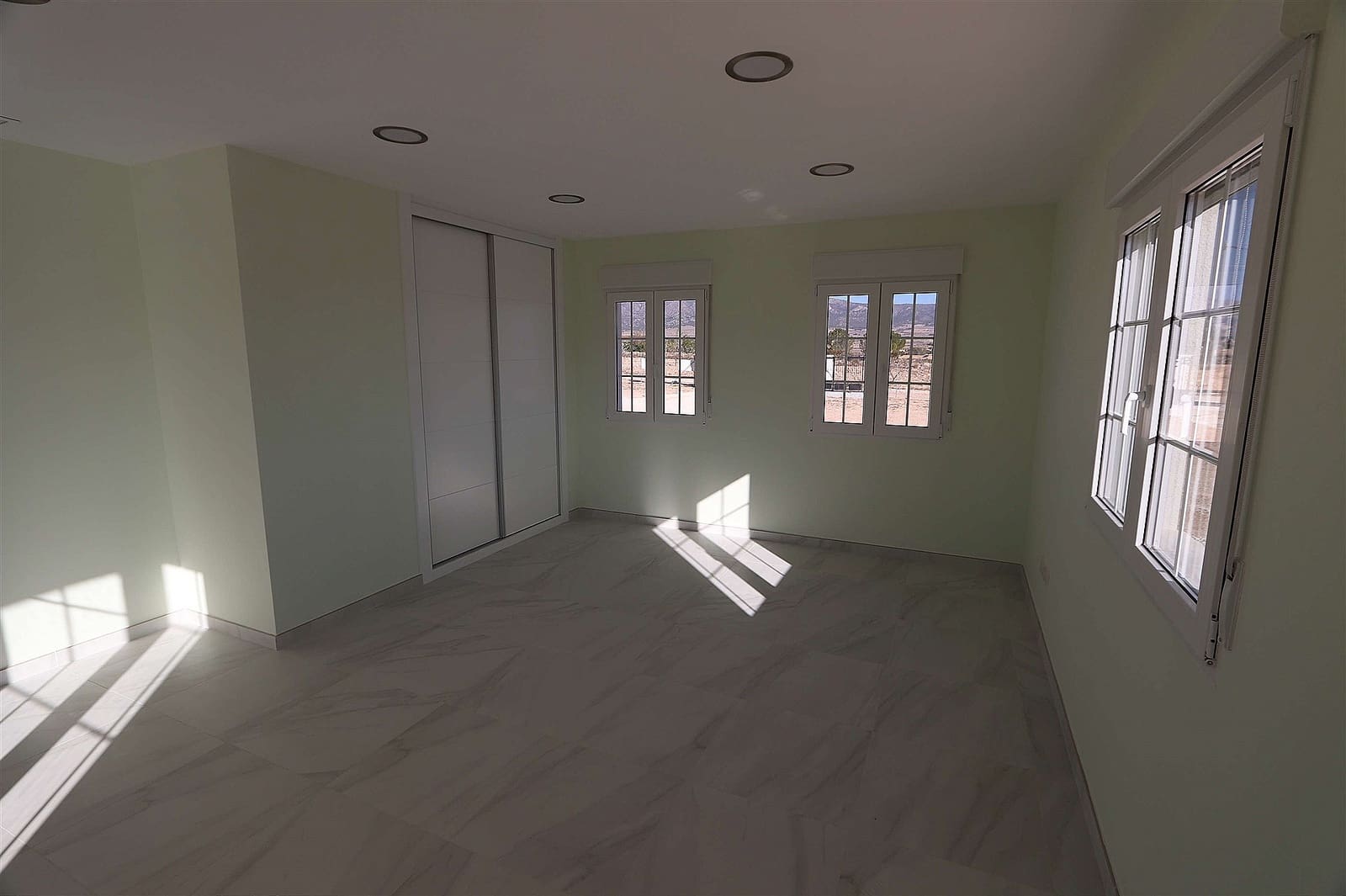 Chalet de 4 habitaciones en Pinoso en venta con piscina garaje - 505.000 € (Ref: 9583890)