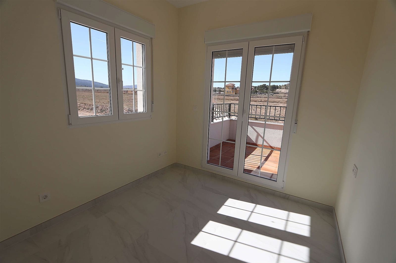 Chalet de 4 habitaciones en Pinoso en venta con piscina garaje - 505.000 € (Ref: 9583890)