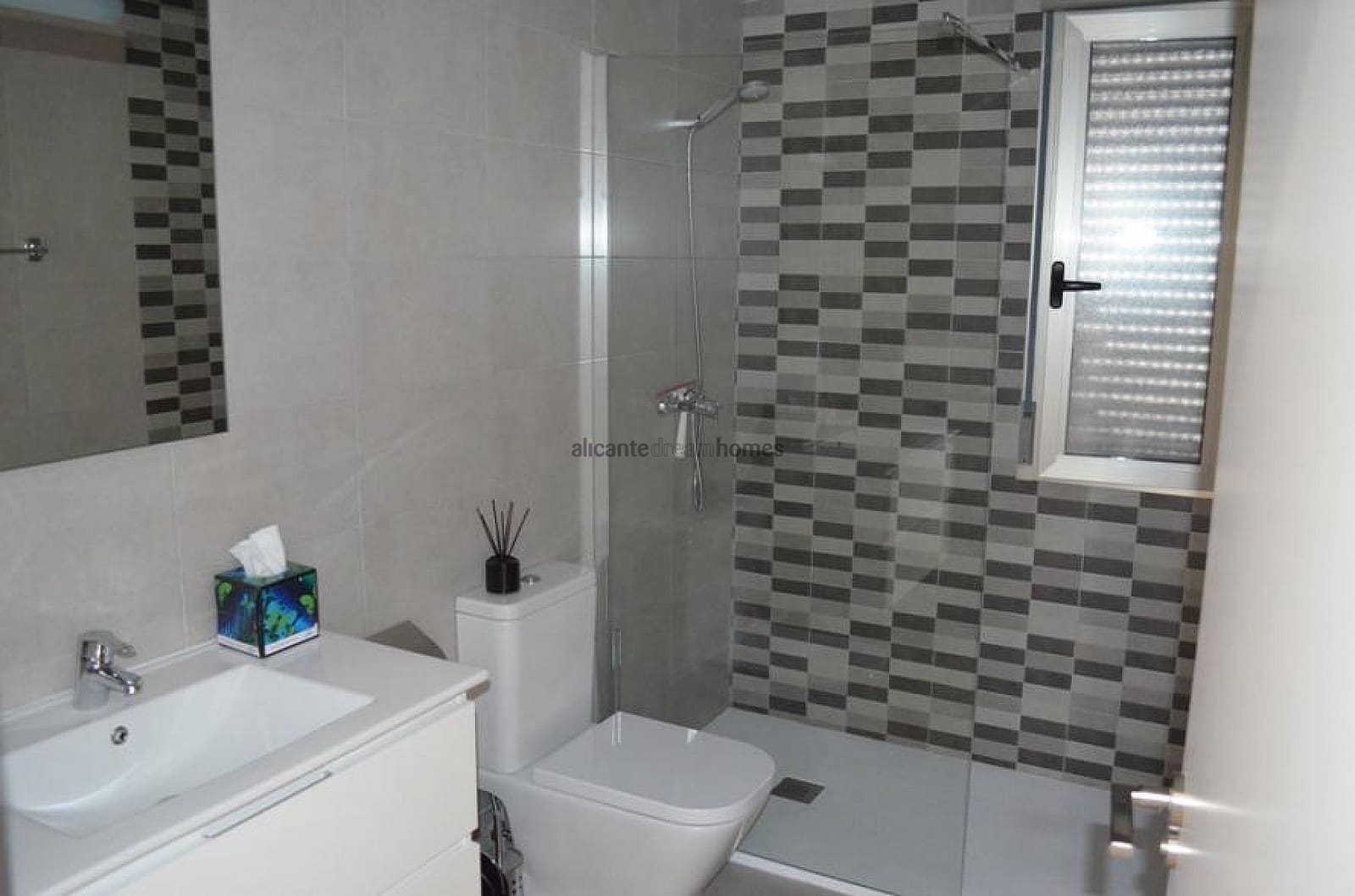 3 bedroom Villa for sale in Pinoso with pool garage - € 398,000 (Ref: 9583892)