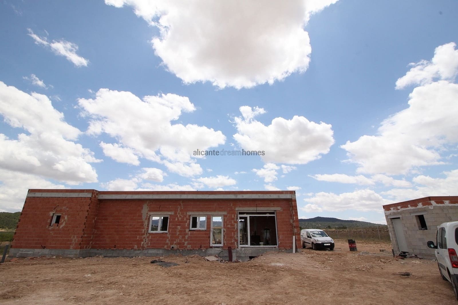 3 bedroom Villa for sale in Pinoso with pool garage - € 398,000 (Ref: 9583892)