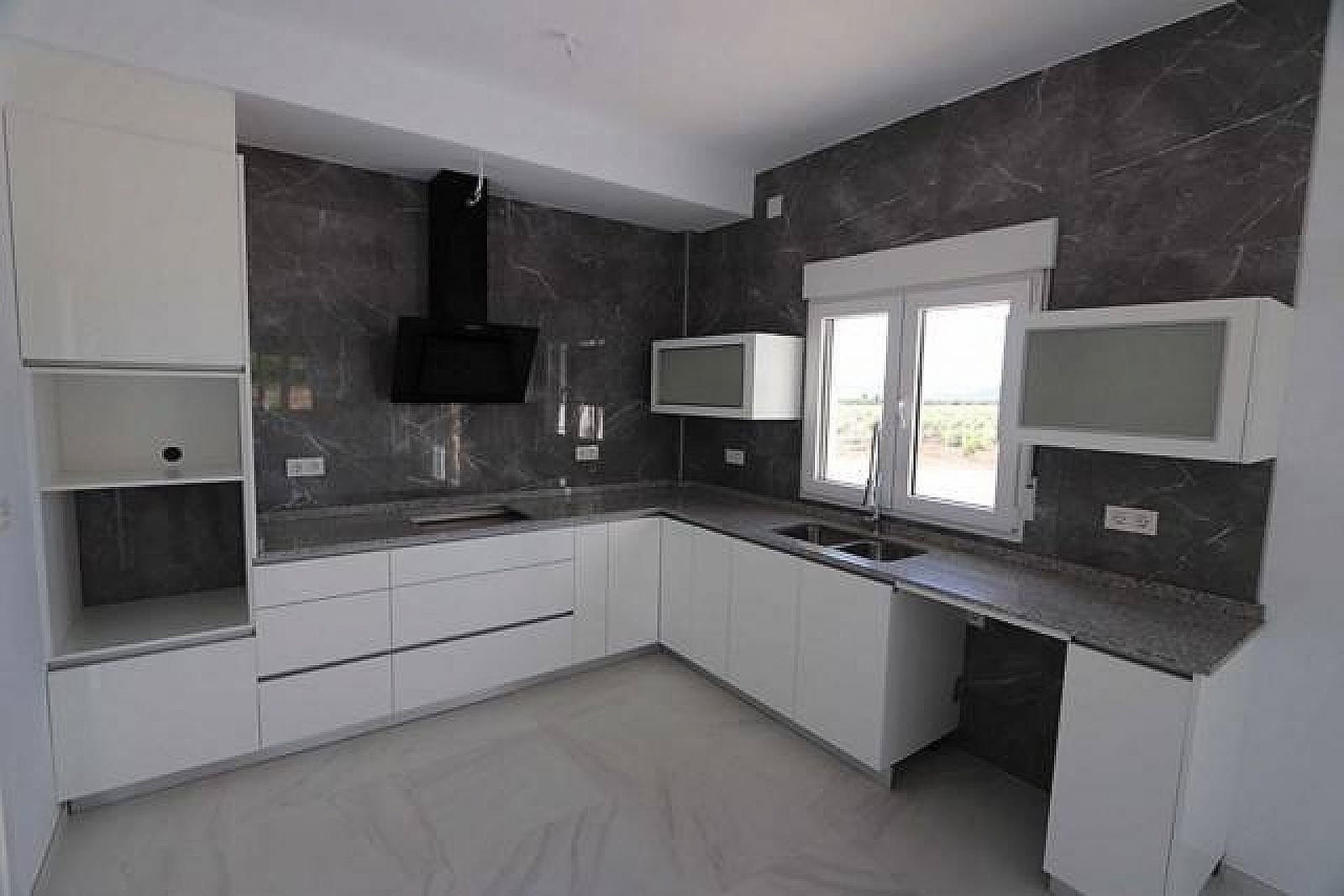 3 Zimmer Villa zu verkaufen in Pinoso mit Pool Garage - 332.000 € (Ref: 9583893)