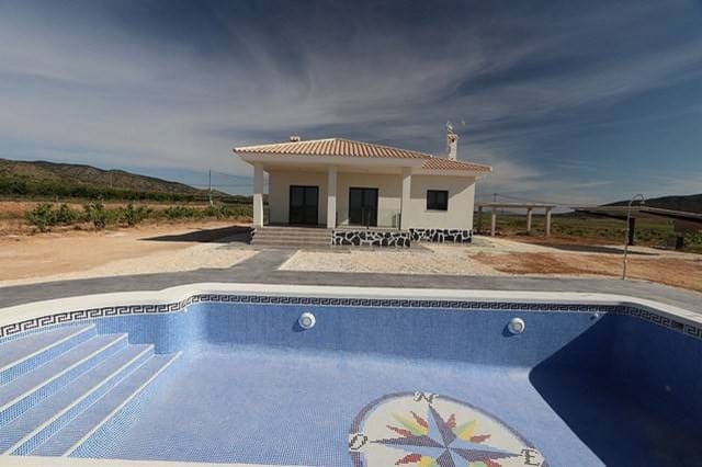 3 Zimmer Villa zu verkaufen in Pinoso mit Pool Garage - 332.000 € (Ref: 9583893)
