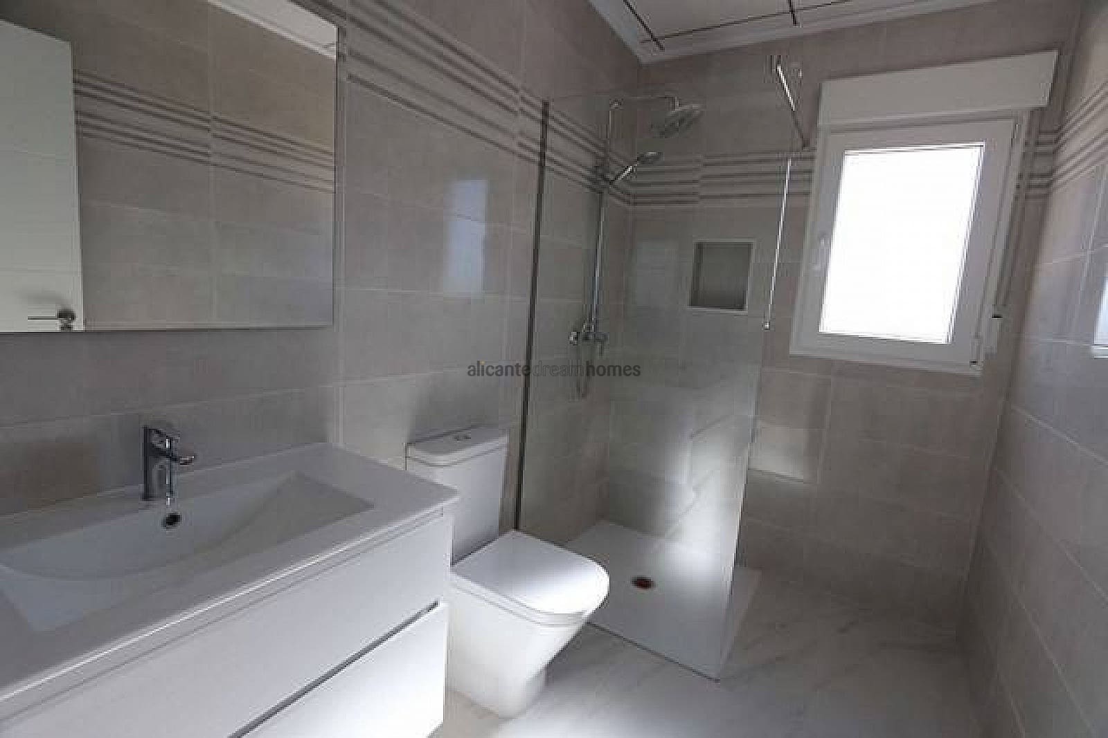 3 bedroom Villa for sale in Pinoso with pool garage - € 332,000 (Ref: 9583893)