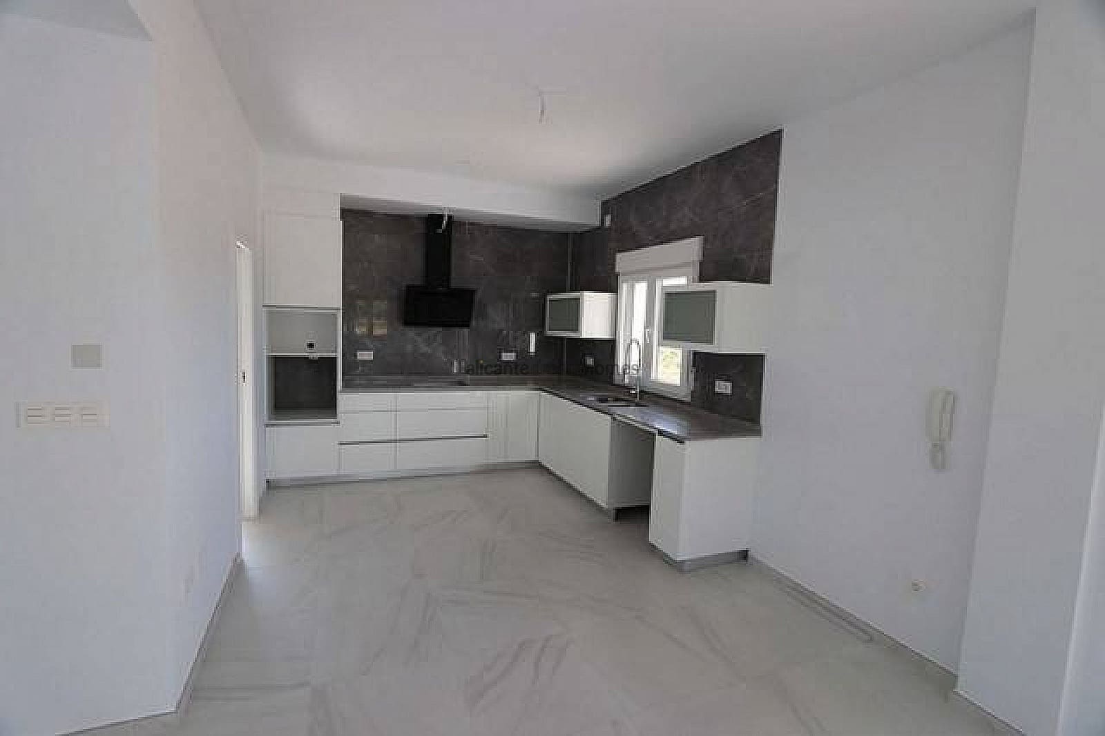3 bedroom Villa for sale in Pinoso with pool garage - € 332,000 (Ref: 9583893)