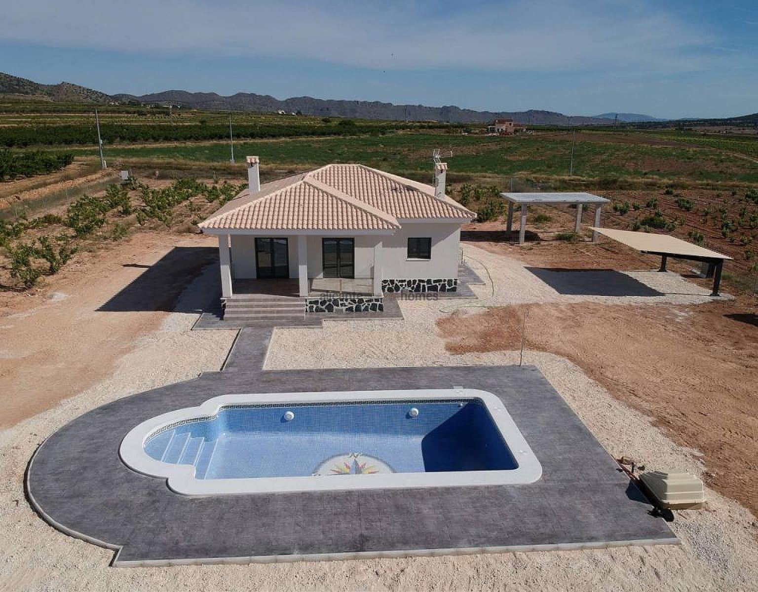 3 bedroom Villa for sale in Pinoso with pool garage - € 332,000 (Ref: 9583893)