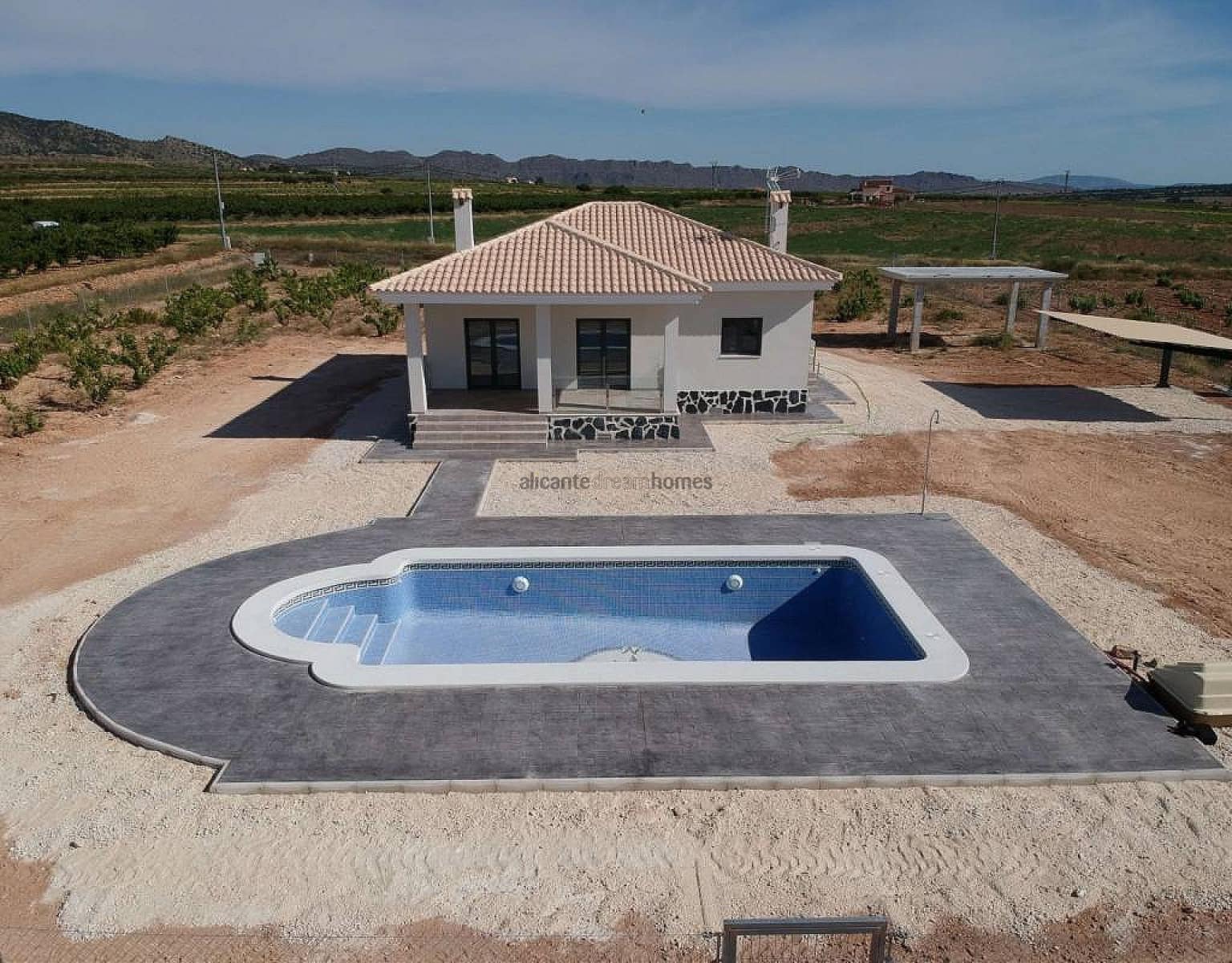 3 bedroom Villa for sale in Pinoso with pool garage - € 332,000 (Ref: 9583893)