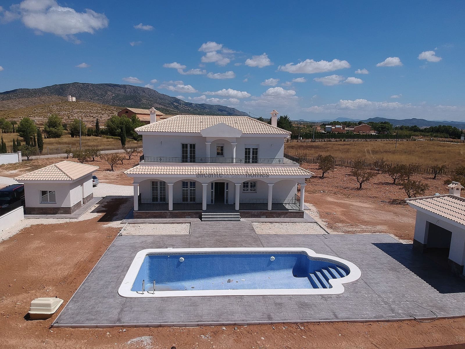 4 bedroom Villa for sale in Pinoso with pool garage - € 449,000 (Ref: 9583894)
