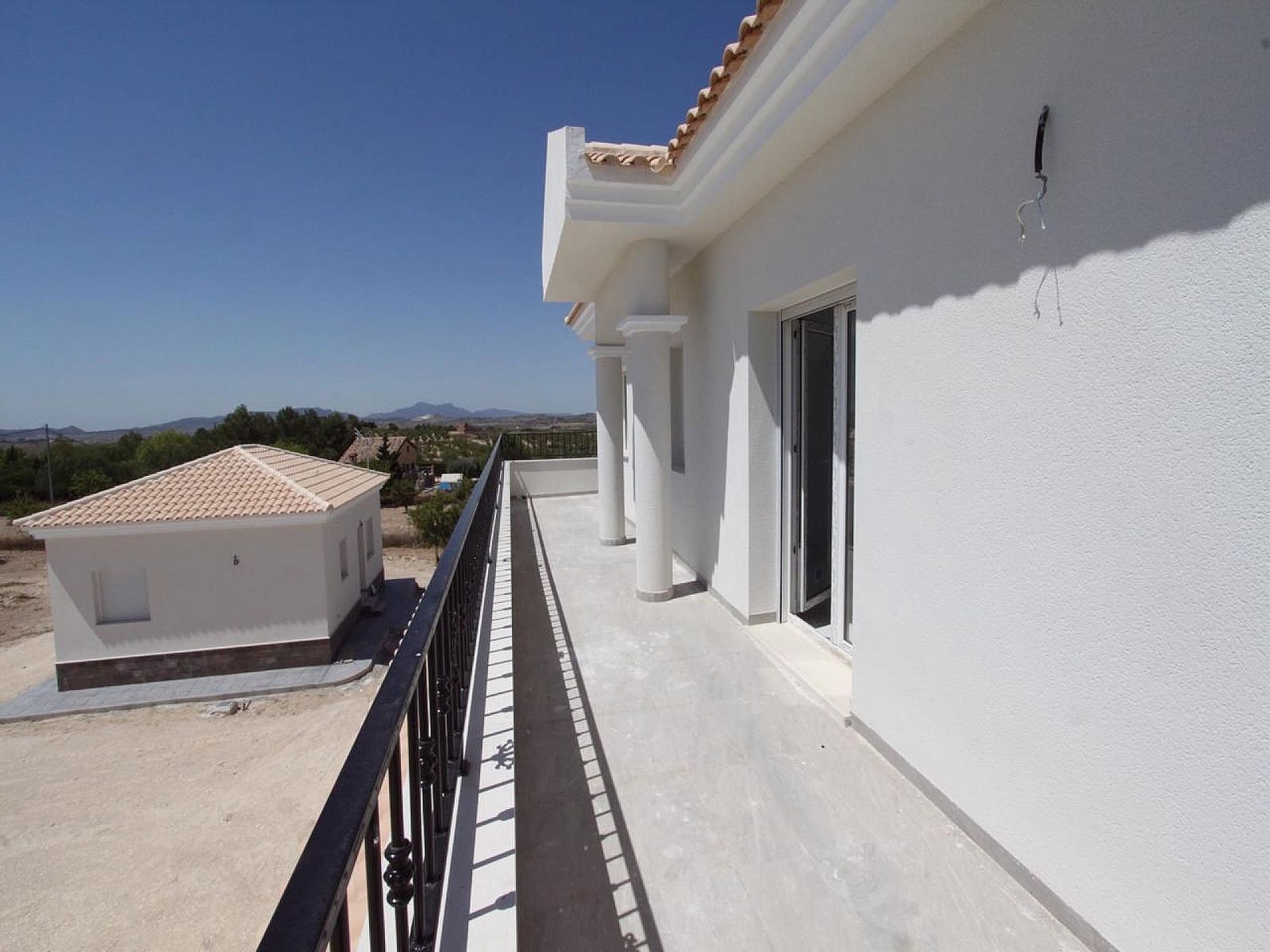 Chalet de 4 habitaciones en Pinoso en venta con piscina garaje - 449.000 € (Ref: 9583895)