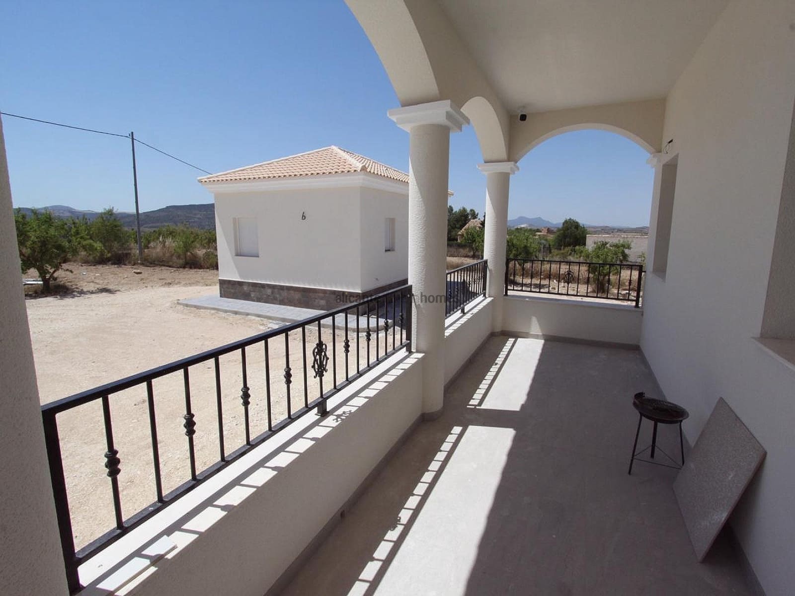 4 bedroom Villa for sale in Pinoso with pool garage - € 449,000 (Ref: 9583895)