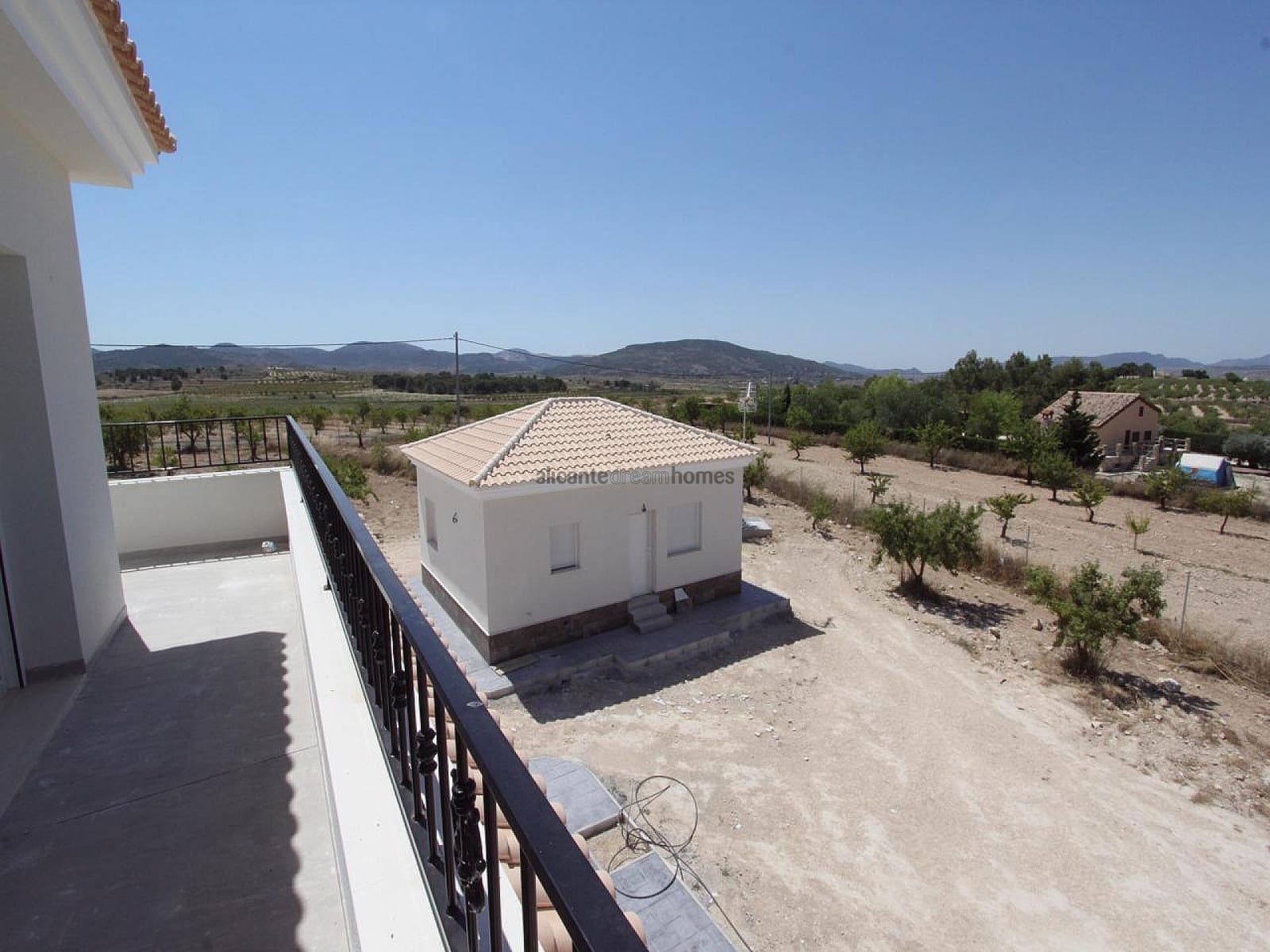 4 bedroom Villa for sale in Pinoso with pool garage - € 449,000 (Ref: 9583895)