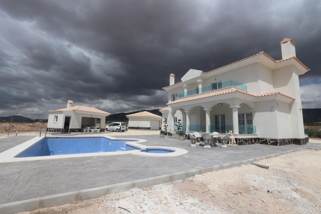 4 bedroom Villa for sale in Pinoso with pool - € 423,000 (Ref: 9583966)