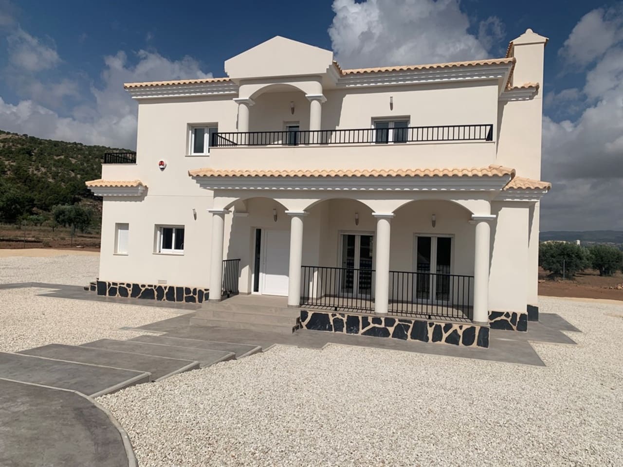 4 bedroom Villa for sale in Pinoso with pool - € 423,000 (Ref: 9583966)
