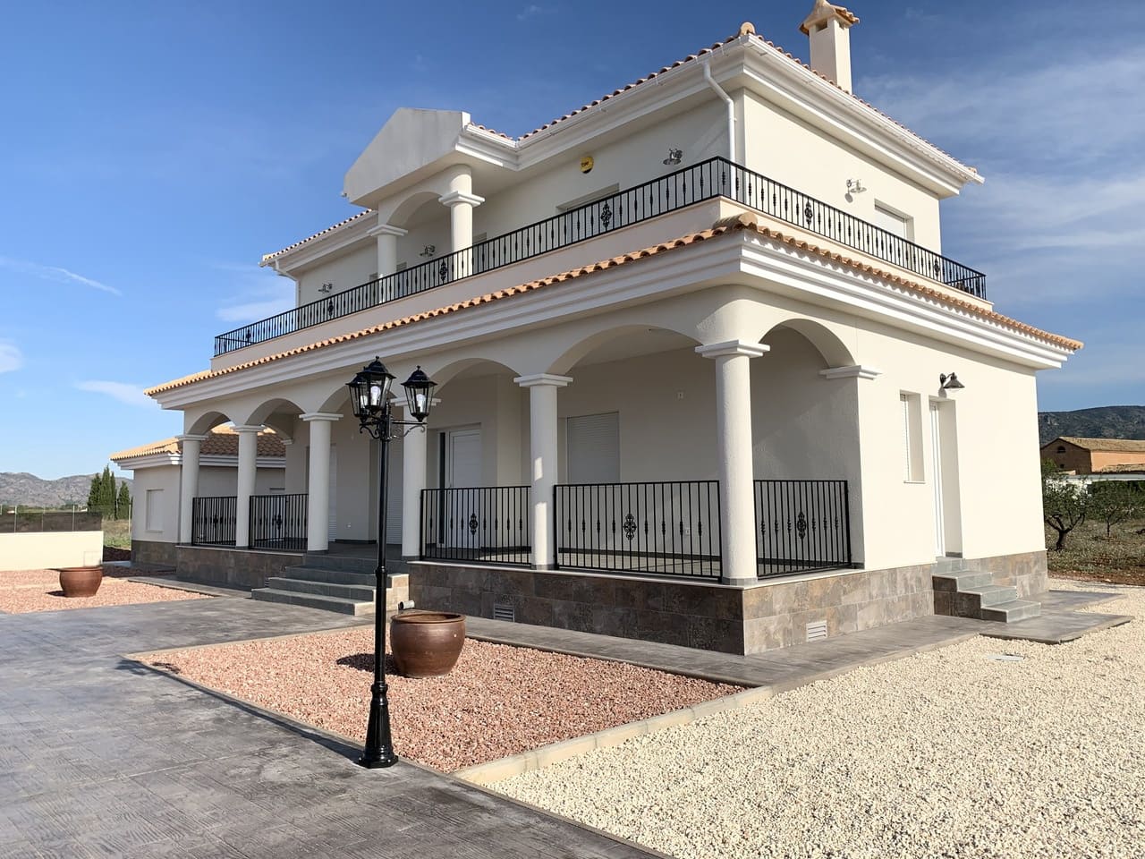 4 Zimmer Villa zu verkaufen in Pinoso mit Pool - 449.000 € (Ref: 9583967)